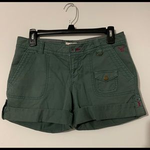 American Eagle Oufitters short cargo style shorts